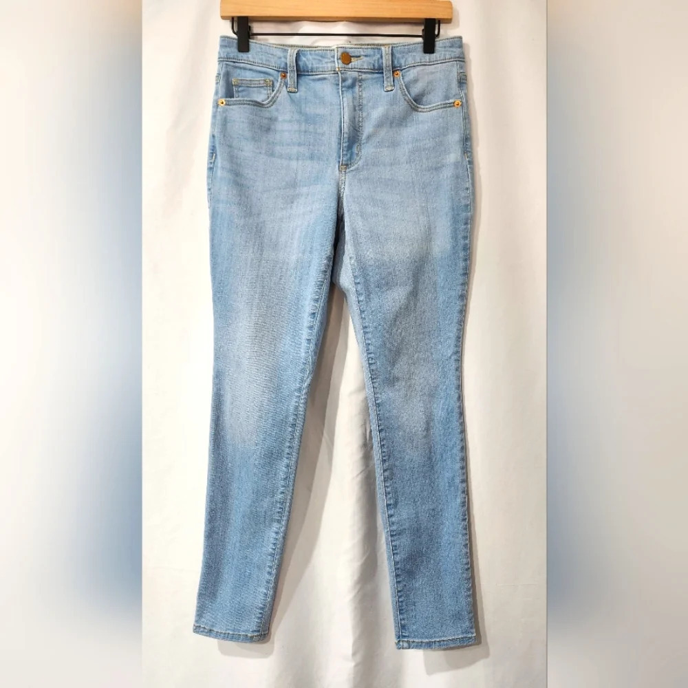 Universal Thread Women's Light‎ Wash Jean Size 6/28R High Rise Skinny Denim